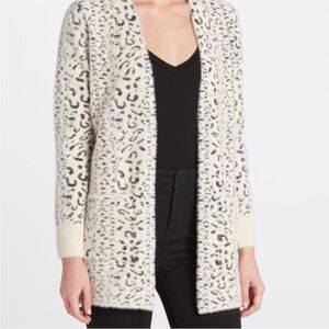 Evolution Wallie Fuzzy Open  Pocket Leopard Print Cardigan Size Large